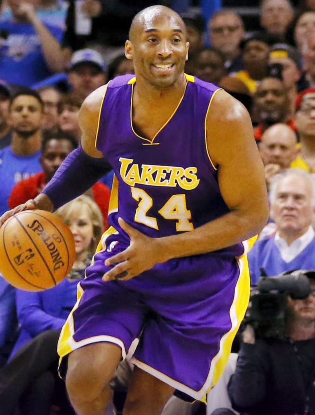 爱游戏-比赛规则变更首场状态出色，美国队观众沸腾！，穆古鲁扎重返赛场赛场气氛高涨的简单介绍