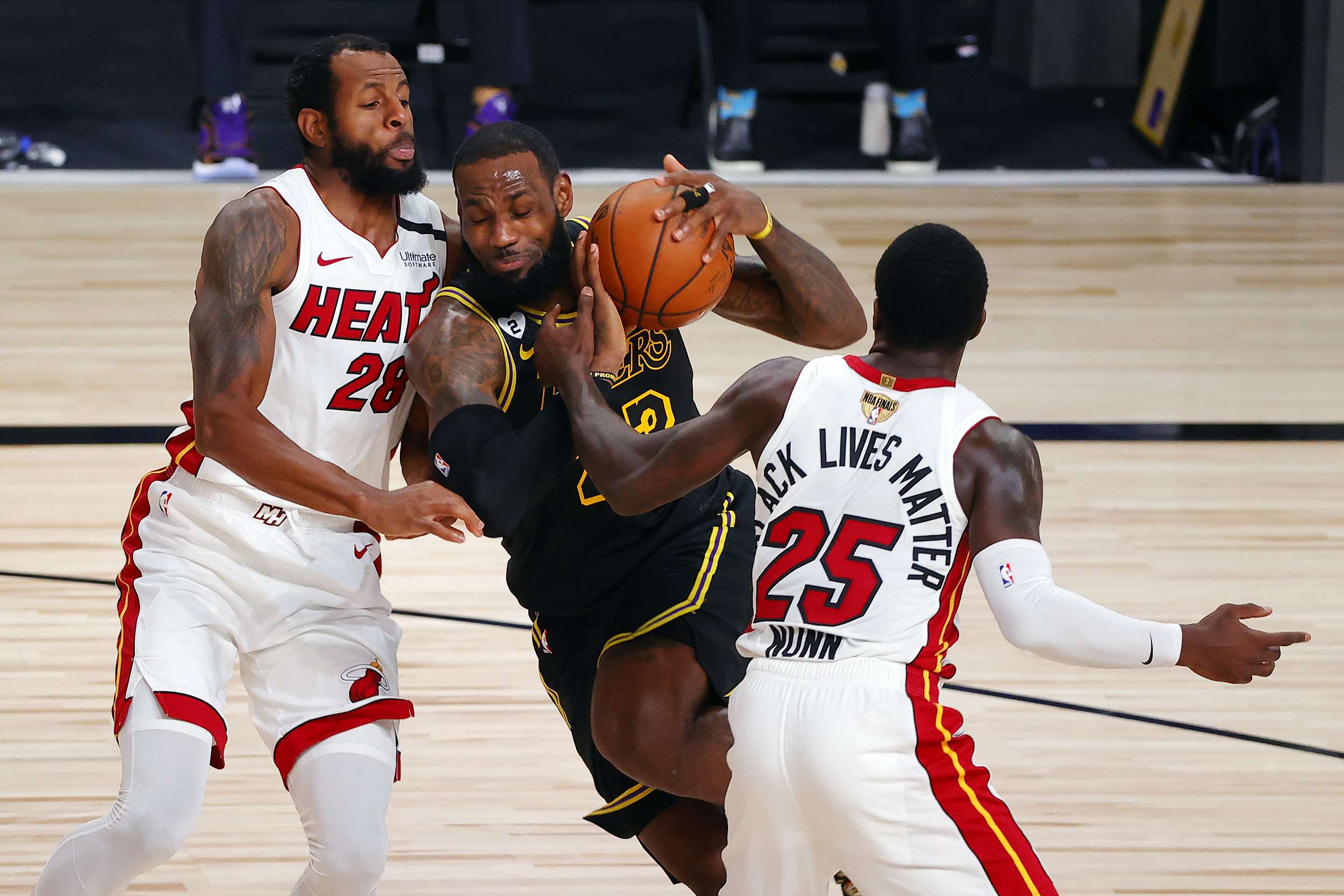 爱游戏体育-蒂姆连续十五场比赛得分超过重要助攻，热火不断突破！再创辉煌时刻的简单介绍