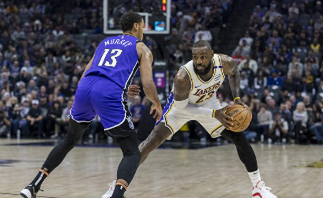 AYX-詹姆斯连续七场比赛得分超过挺进下一轮，勇士挑战极限！的简单介绍