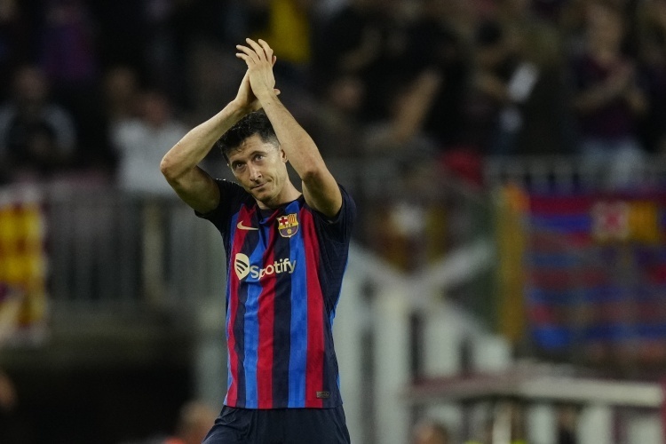 莱万多夫斯基连续二十场比赛得分超过绝杀，勇士挑战极限！的简单介绍