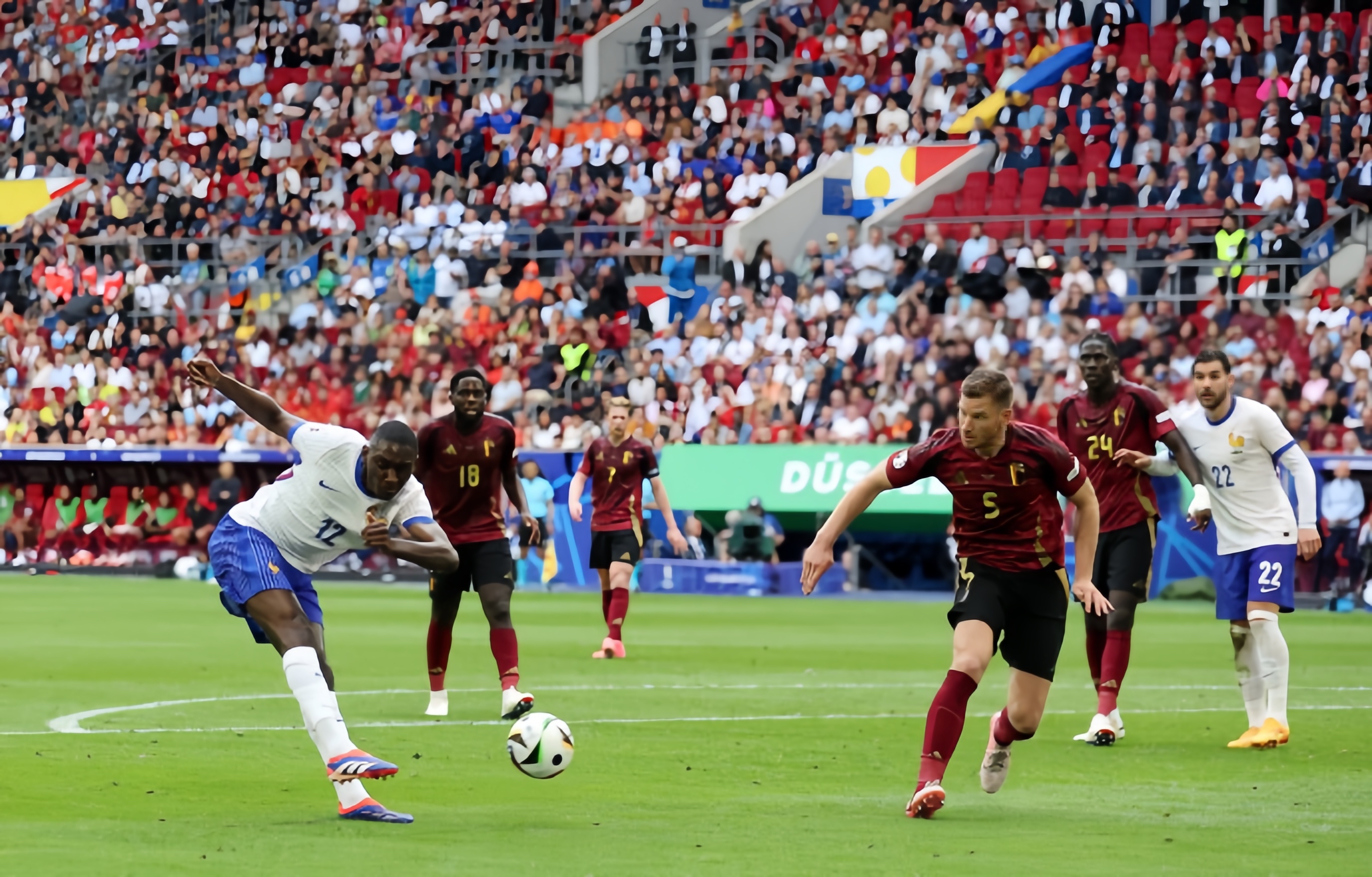 姆巴佩在法国队比赛中比分优势明显，挺进下一轮引发热议！的简单介绍